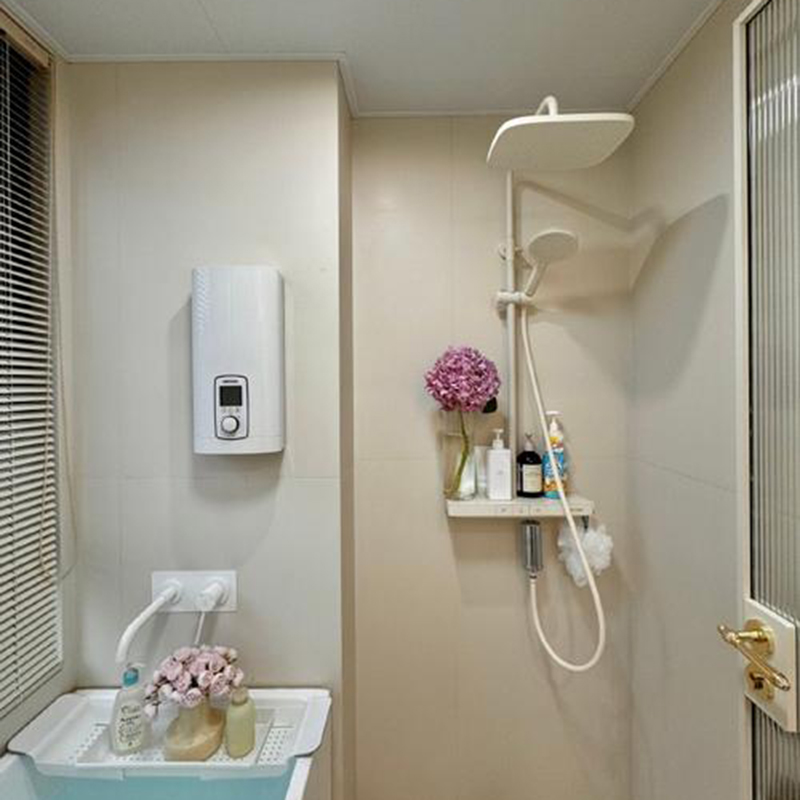 储水式电热水器的智能节能模式和温度控制